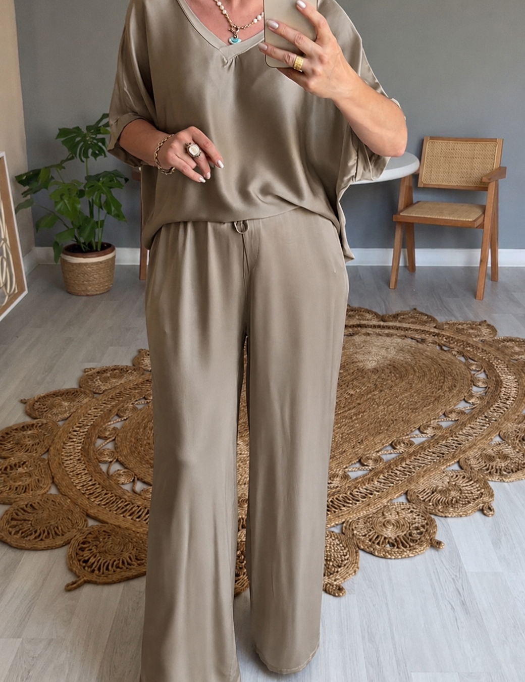 Zestaw Dresowy Damski Dwuczęściowy z Szerokimi Nogawkami na Lato - Elegancki i Wygodny Zestaw Damski