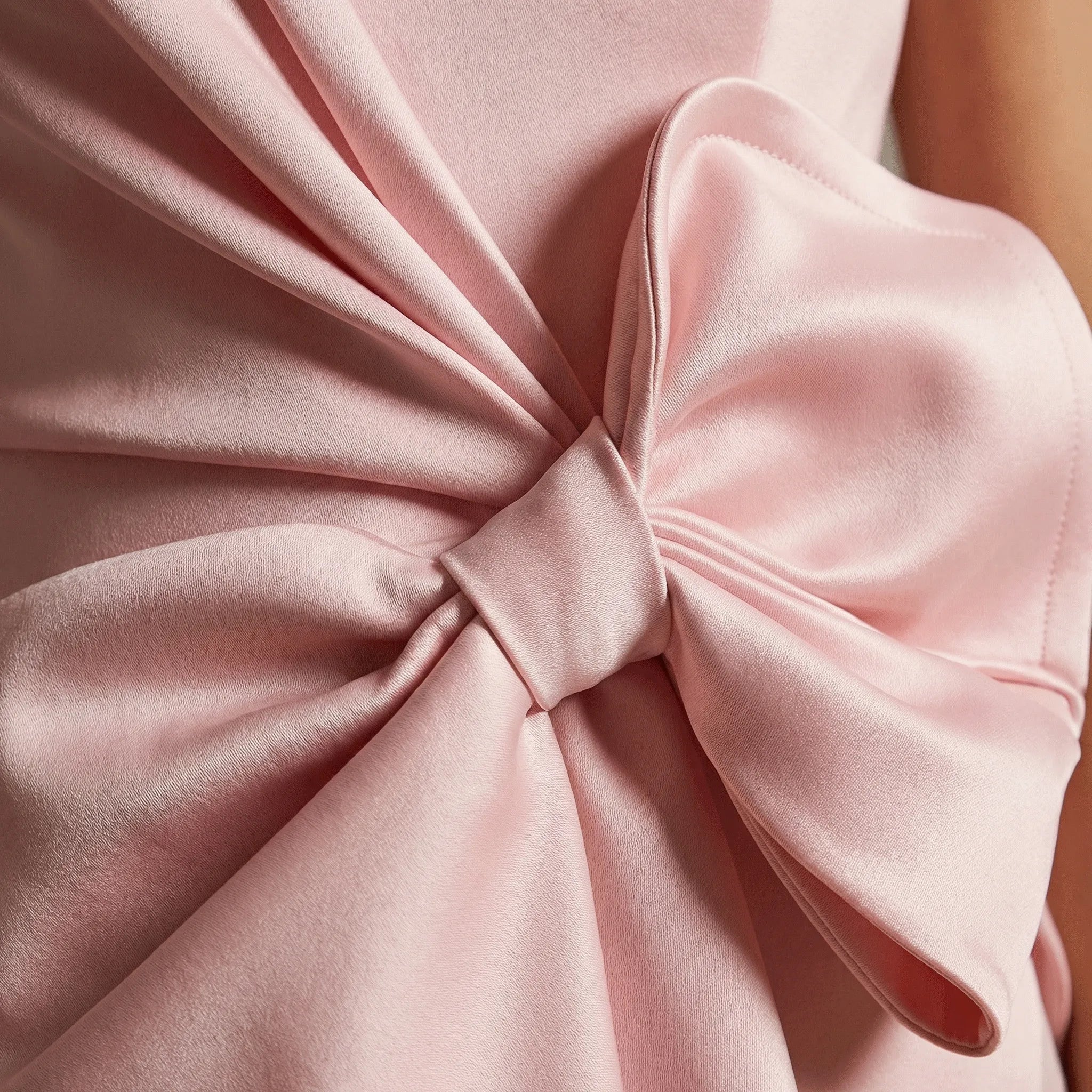 Czarna Sukienka Koktajlowa Midi Bez Rękawów z Kokardą, Elegancka Sukienka na Wesele i Przyjęcia 3