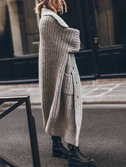 Damski Sweter Oversize z Grubej Dzianiny z Guzikami i Klapami na Jesień i Zimę 2