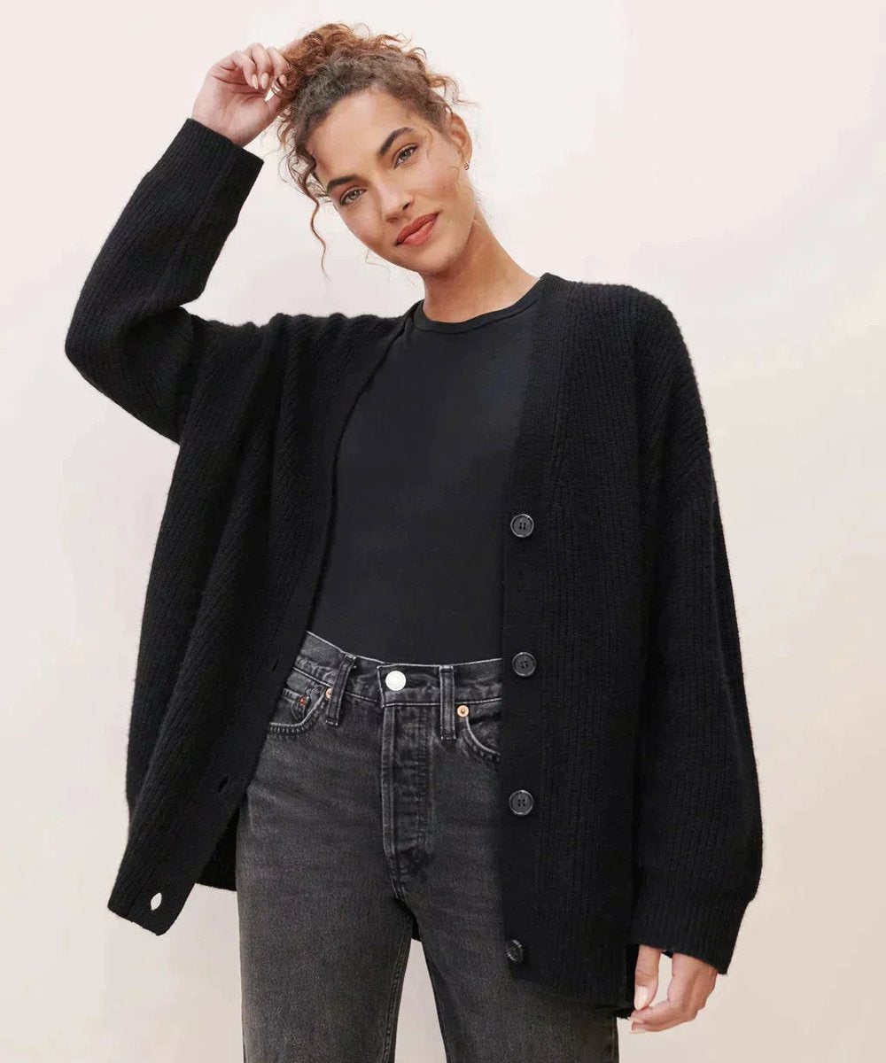 Damski kardigan oversize z dekoltem w szpic – lekki i elegancki na każdą porę roku 6