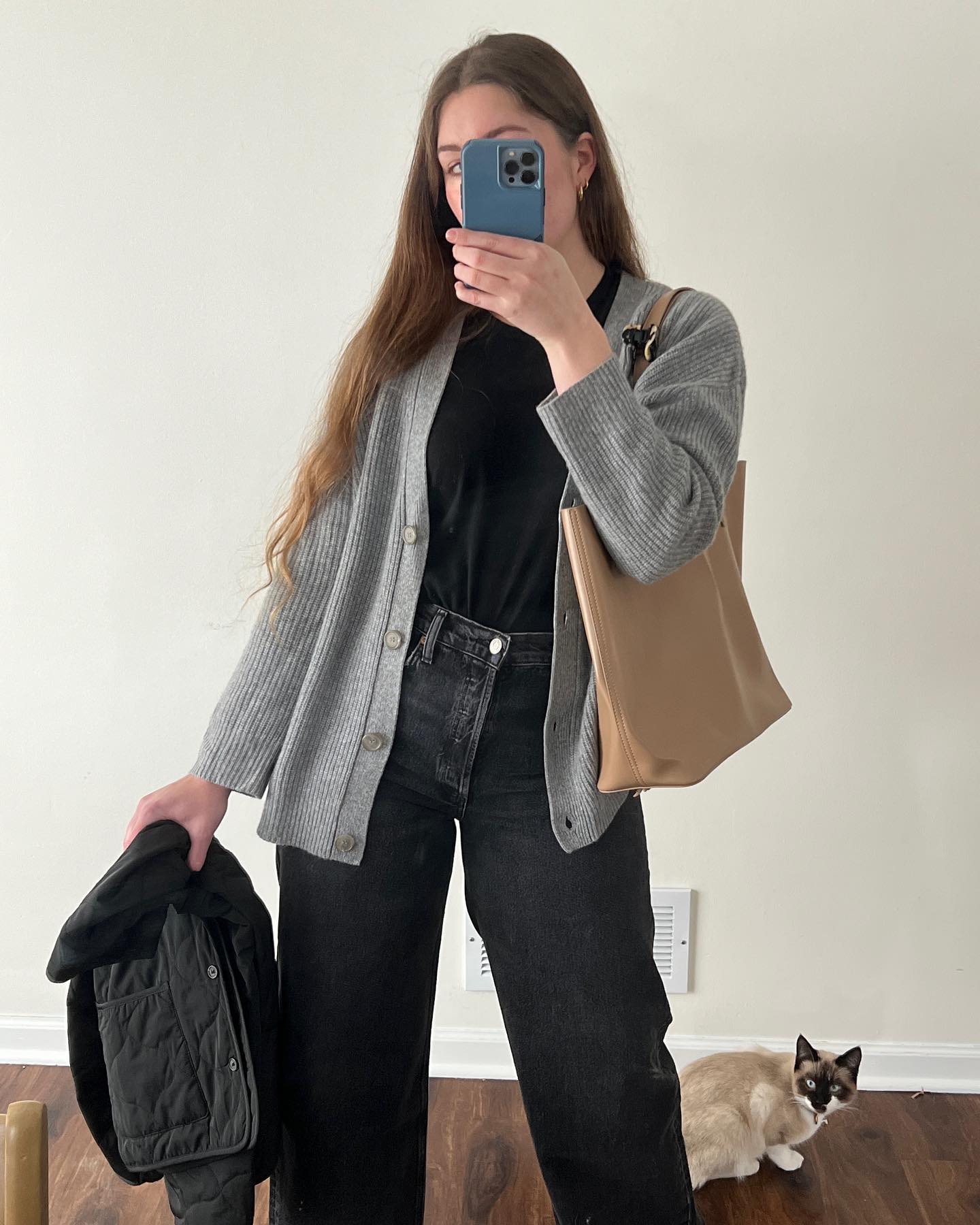 Damski kardigan oversize zapinany na guziki – luźny, stylowy i wygodny 6