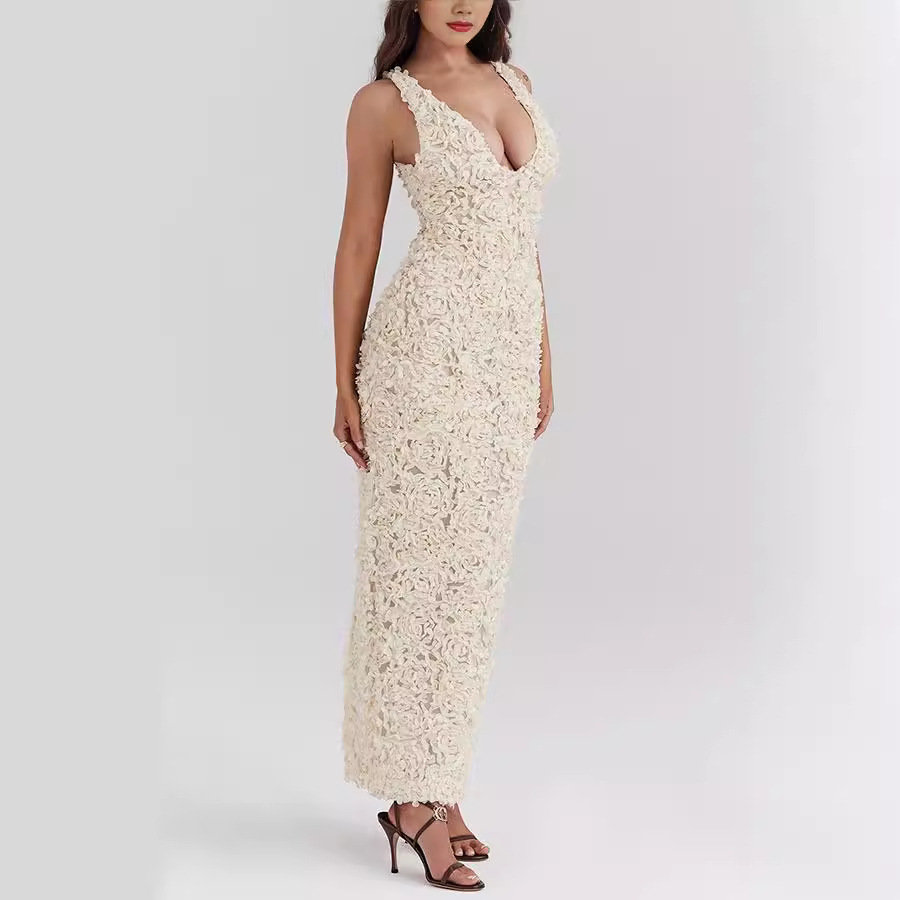 Elegancka koronkowa sukienka midi z szerokimi ramiączkami na specjalne okazje 6