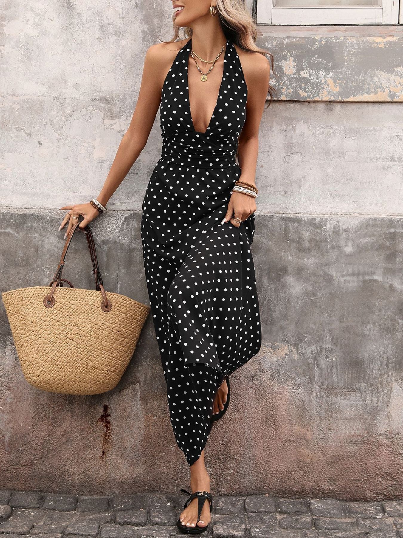 Elegancka sukienka maxi w groszki z dekoltem halter na lato 1