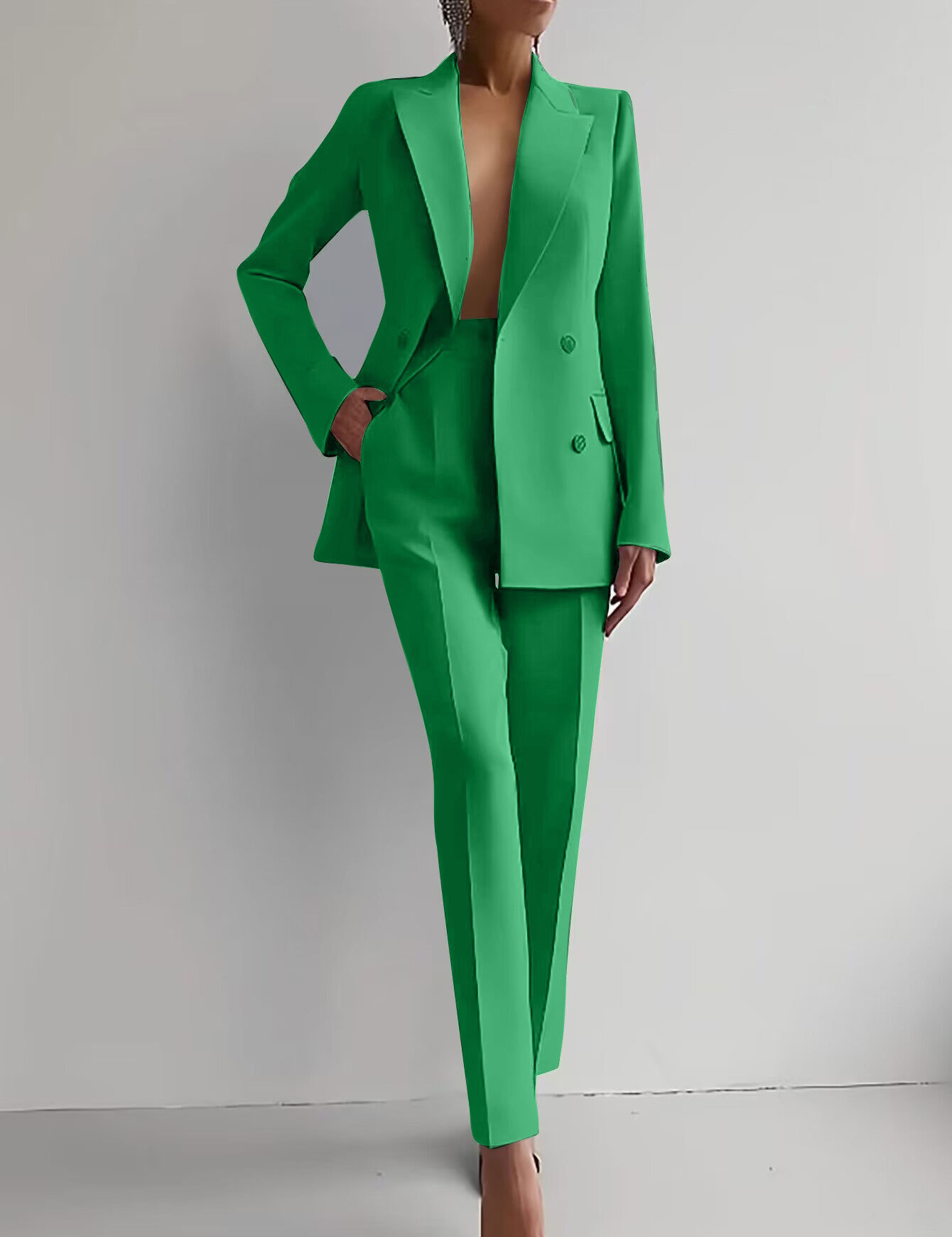 Elegancki damski garnitur - nowoczesny styl na każdą okazję 1