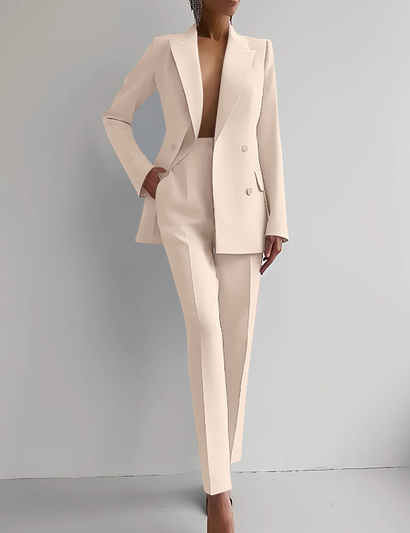 Elegancki damski garnitur - nowoczesny styl na każdą okazję 7