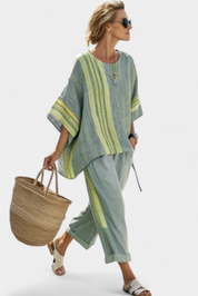 Stylowy Lawendowy Top Z Oversize'owym Krojem i Musztardowymi Spodniami w Paski dla Kobiet - Idealny na Letnie Dni 4