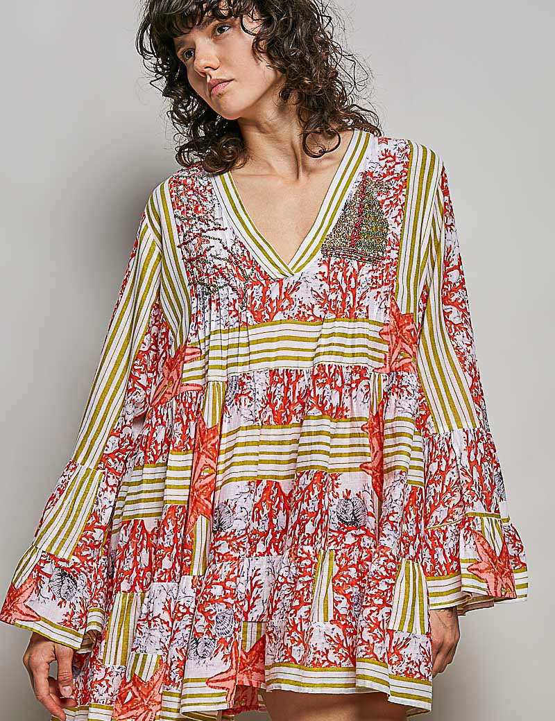Sukienka mini w kwiaty z długim rękawem - boho styl na lato 0