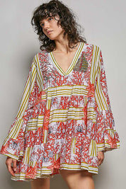 Sukienka mini w kwiaty z długim rękawem - boho styl na lato 0
