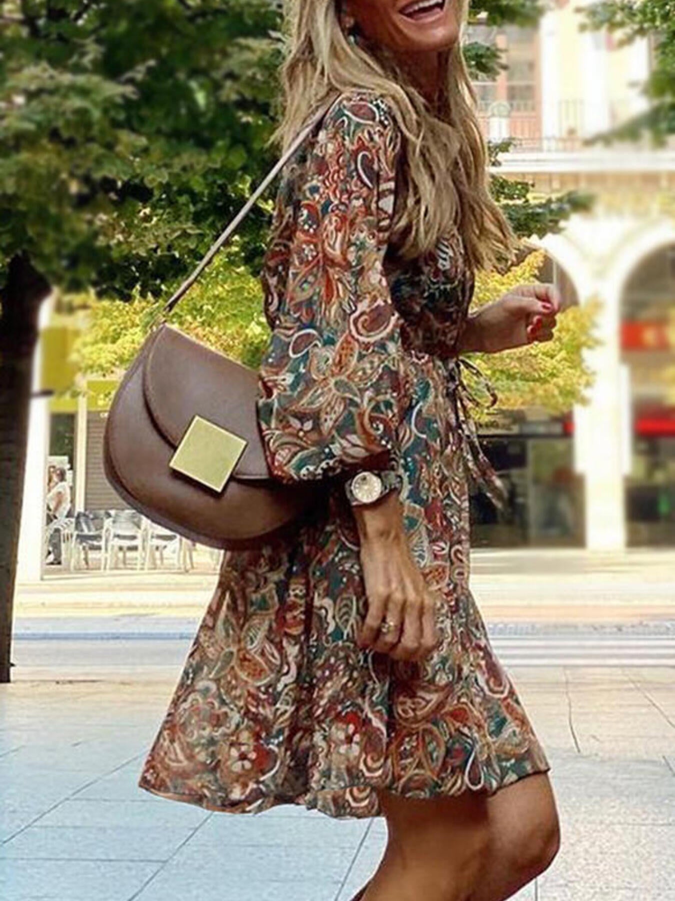 Sukienka mini z bufiastymi rękawami w stylu paisley na lato 3