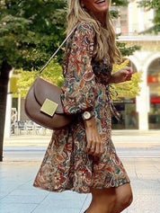 Sukienka mini z bufiastymi rękawami w stylu paisley na lato 3